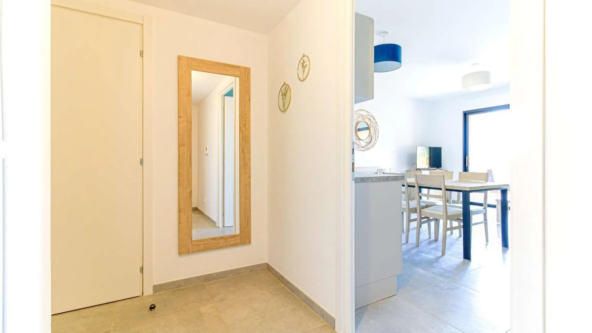 Select'Sohome - T2 Pour 4 Personnes Au Coeur De Saint-Clair Avec Piscine Et Parking Prive ! - 180Sud-B01 Le Lavandou 0*,  France