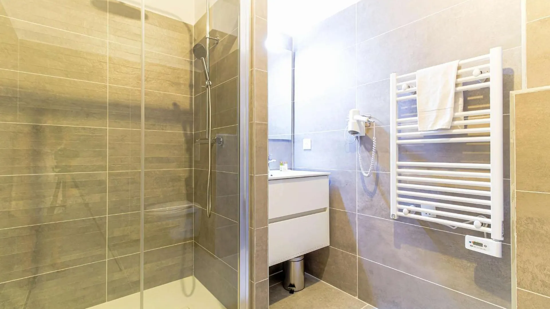 Select'Sohome - T2 Pour 4 Personnes Au Coeur De Saint-Clair Avec Piscine Et Parking Prive ! - 180Sud-B01 Le Lavandou 0*,