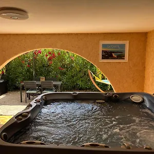 Appartement Bas De 70m2 Independant Avec Espace Jacuzzi Prive, Le Lavandou